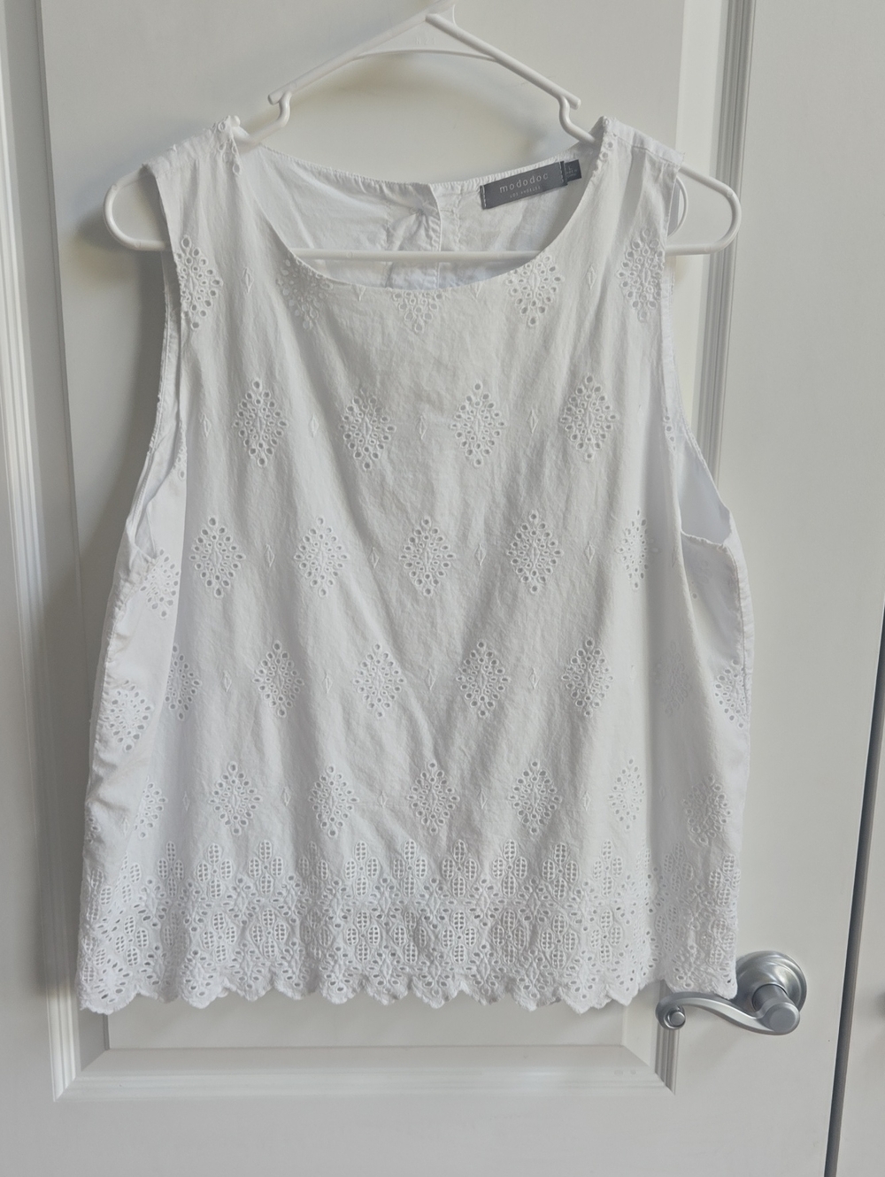 Mododoc White Eyelet Sleeveless Top